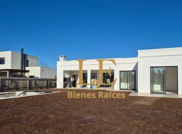 Casa · 228m² · 5 Ambientes · 4 Cocheras · Venta de Casa 4 Dorm en San Matias a Laguna, Escobar