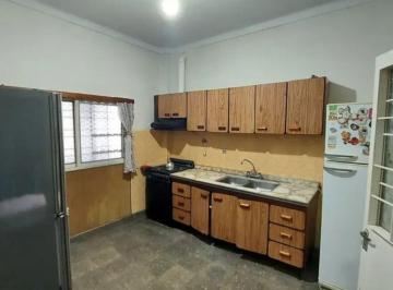 Casa de 4 ambientes, Morón · Casa en Alquiler en Morón – Anunciación 3300
