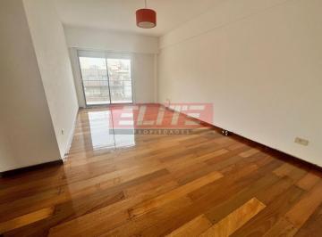 Departamento de 3 ambientes, Almagro · Depto 3 Amb en Piso Alto con Balcón Aterrazado Al Frente