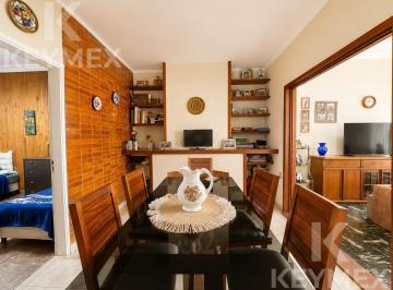 Casa · 160m² · 4 Ambientes · 2 Cocheras · Casa 4 Ambientes a La Venta Sobre Av 32 - La Plata