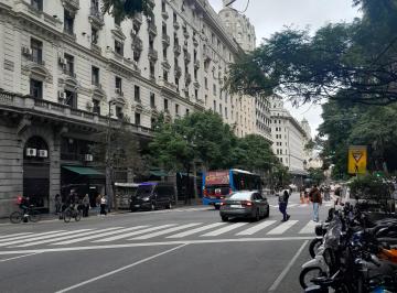 Cuadra y Fachada del Edificio · Dueño 3 Amb 43 m² 9° Cfte Diagonal Norte 720 - Av Roque Saenz Peña 720 Financia