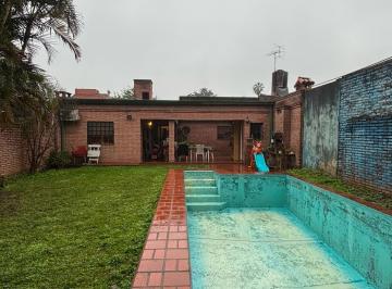 Casa · 450m² · 4 Ambientes · 2 Cocheras · Casa en Alquiler - Godoy Cruz 200