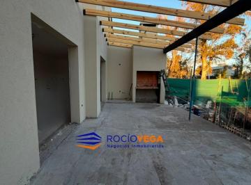 Casa · 206m² · 4 Ambientes · 3 Cocheras · Casa en Venta en Alvarez del Bosque, Francisco Alvarez, Moreno