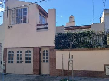 Casa · 180m² · 5 Ambientes · 1 Cochera · Casa en Monte Castro