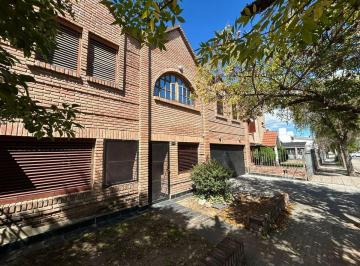 Casa · 270m² · 12 Ambientes · 2 Cocheras · Venta Casa 4 Dorm. Pileta Barrio Urca