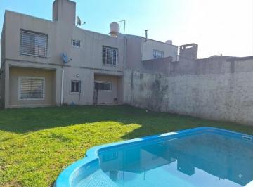 Casa · 145m² · 5 Ambientes · 2 Cocheras · Casa 5 Ambientes en Venta en Montegrande, Pileta