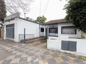 Casa · 400m² · 4 Ambientes · 2 Cocheras · Chalet en Venta en Adrogué Residencial | Lote de 400 m² (12 m de Frente) a Pasos de Plaza Brown |