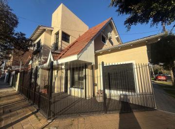 Casa · 220m² · 5 Ambientes · 2 Cocheras · Casa en Venta de 6 Ambientes Apto Crédito