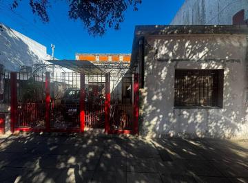 Casa · 150m² · 4 Ambientes · 1 Cochera · Casa Sobre Lote Propio de 8,66x24 con Local a Refaccionar!