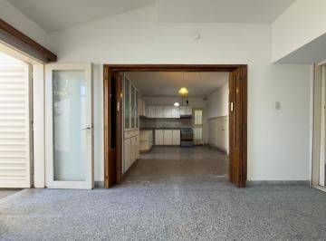 Casa · 235m² · 8 Ambientes · 3 Cocheras · Casa en Venta General Paz 3 Dorm. Escritorio Apto Crédito