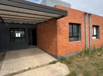 Casa de 3 ambientes, Córdoba · Hermoso Dúplex 2 Dorm con Cochera, Patio y Asador – Colina de Manantiales