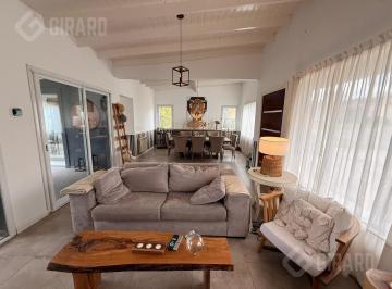 Casa · 180m² · 4 Ambientes · Casa en Venta en El Barrio Privado Rumenco de Mar del Plata
