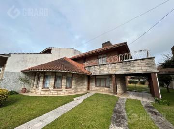 Casa · 264m² · 6 Ambientes · 1 Cochera · Casa en Venta en Villa Primera