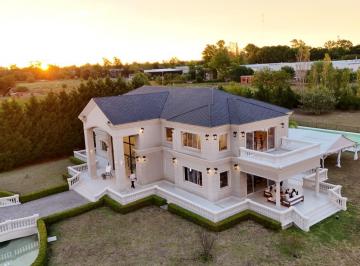 Terreno · 832m² · Lote en Venta en Chateau