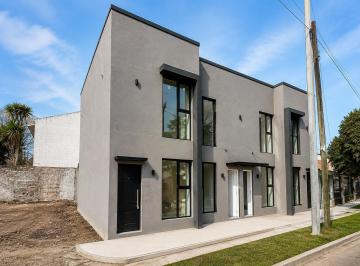 PH · 50m² · 2 Ambientes · 1 Cochera · PH en Villa Primera