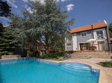 Casa · 320m² · 5 Ambientes · 2 Cocheras · Casa con Pileta y Quincho en Sierra de Los Padres
