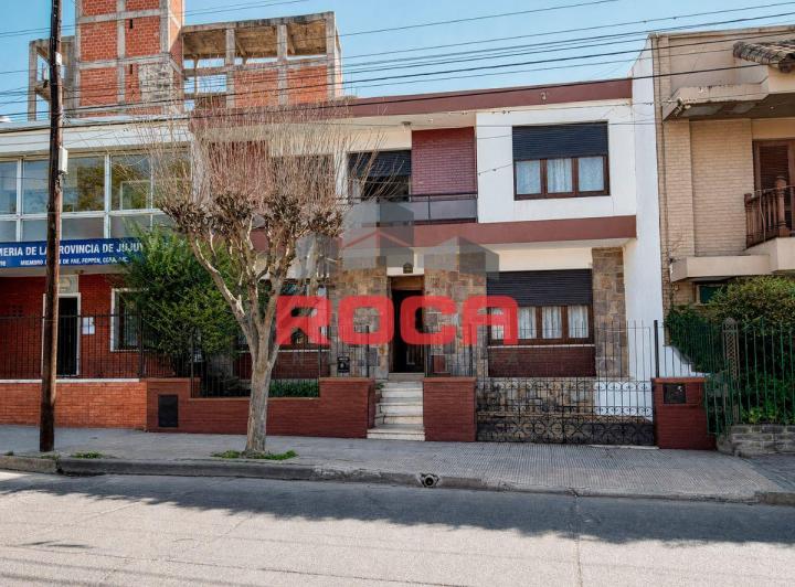 Casa · 300m² · 10 Ambientes · 1 Cochera