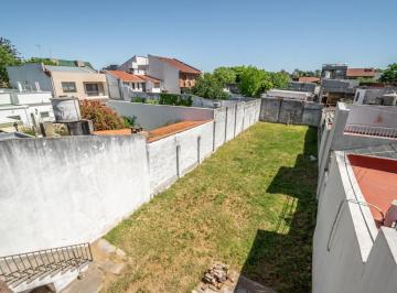 Casa · 184m² · 4 Ambientes · 3 Cocheras · Casa. 4 Amb. Lote 50 m. Jardin. a Refaccionar. Villa Devoto. Av Mosconi 4177