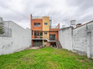 Casa · 184m² · 4 Ambientes · 3 Cocheras · Casa. 4 Amb. Lote 50 m. Jardin. a Refaccionar. Villa Devoto. Av Mosconi 4177