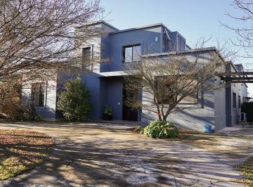 Casa · 204m² · 5 Ambientes · 3 Cocheras · Casa en Venta 5 Ambientes en Estancias del Pilar
