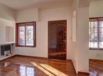 Casa · 139m² · 5 Ambientes · Casa de 5 Ambientes Reciclada a Nuevo con Terraza y Parrilla en Villa del Parque