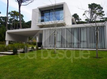 Casa de 6 ambientes, Cariló · Propiedad en Dos Plantas, Moderna, Piscina Climatizada, en Barrio Divisadero de Carilo