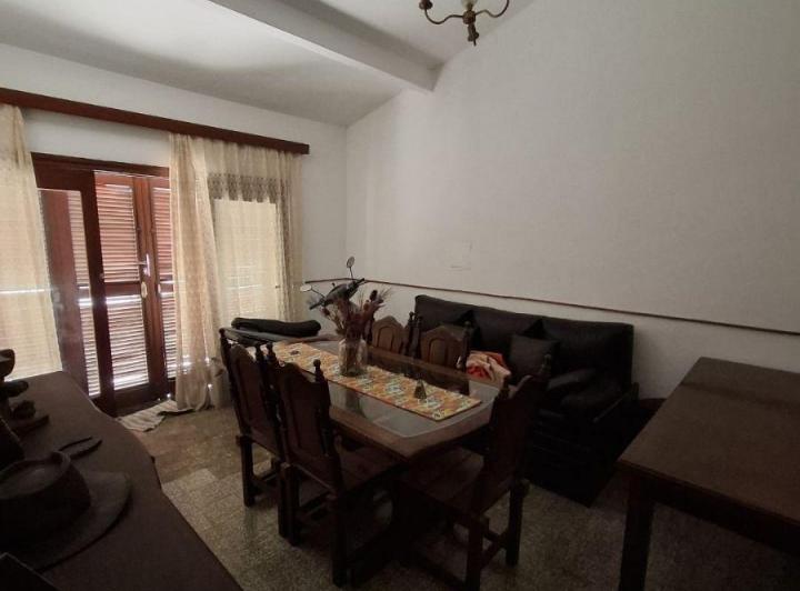 Casa · 217m² · 5 Ambientes · 2 Cocheras