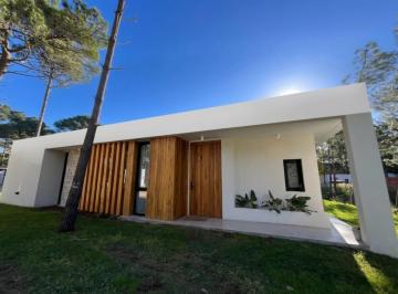 Casa · 150m² · 5 Ambientes · Casa Venta Pinamar Alamos 4 Dorm. Gas Natural 3 Baños a Estrenar