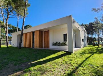 Casa · 150m² · 5 Ambientes · Casa Venta Pinamar Alamos 4 Dorm. Gas Natural 3 Baños a Estrenar