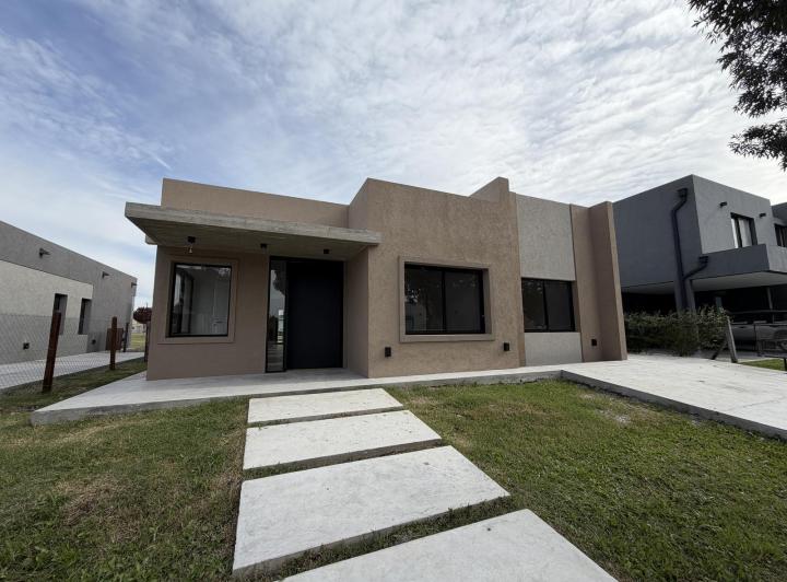 Casa · 150m² · 4 Ambientes · 3 Cocheras