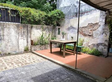 Casa · 148m² · 5 Ambientes · 1 Cochera · Gran Casa con Cochera, Patio y Terraza!