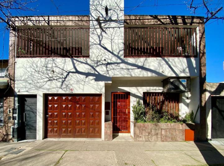 Casa · 140m² · 6 Ambientes · 1 Cochera