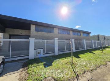 Bodega-Galpón · 1350m² · 10 Cocheras · Oportunidad. Galpón de 1350 m² en Venta y Alquiler Polo Industrial Ezeiza Zona Sur