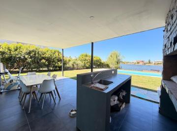 Casa · 122m² · 4 Ambientes · 4 Cocheras · Casa de 3 Dorm. en Una Sola Planta a La Laguna en San Sebastián. Apto Crédito