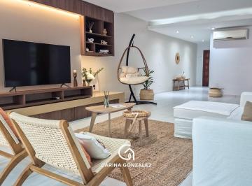 Casa · 300m² · 4 Dormitorios · 2 Cocheras · Venta Casa 4 Dorm. con Piscina, Jardín y Cochera. | Neuquén Capital