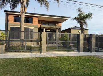 Casa · 180m² · 5 Ambientes · 2 Cocheras · Venta Casa Imponente, B Las Moras, Monte Vera