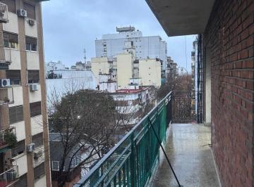 Departamento de 3 ambientes, Flores · Alquiler! Semipiso 3 Amb. Al Frente con Balcón