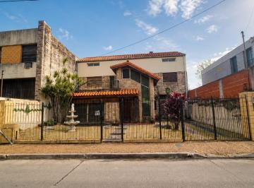 Casa · 280m² · 5 Ambientes · 1 Cochera · Casa en Venta Para Remodelar en Moron