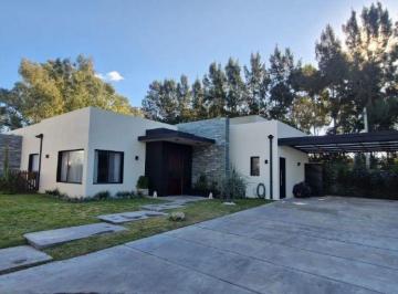 Casa de 5 ambientes, Esteban Echeverría · Casa en Venta 5 Ambientes con Cochera, Lagos de Canning
