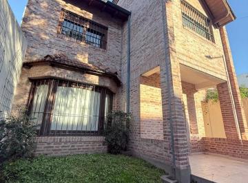 Casa · 149m² · 5 Ambientes · 2 Cocheras · Venta Casa 5 Ambientes con Jardin