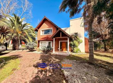 Casa · 191m² · 5 Ambientes · 1 Cochera · Casa en Alquiler Anual en Campos de Alvarez