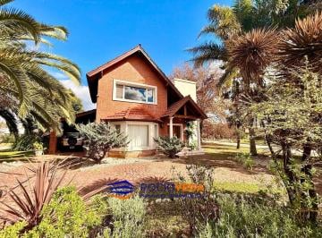 Casa · 191m² · 5 Ambientes · 1 Cochera · Casa en Alquiler Anual en Campos de Alvarez