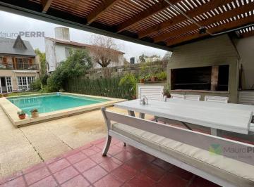 Casa · 332m² · 8 Ambientes · 1 Cochera · Casa en Venta en Gonnet