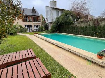 Casa · 332m² · 8 Ambientes · 1 Cochera · Casa en Venta en Gonnet