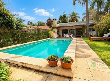 Casa · 332m² · 8 Ambientes · 1 Cochera · Casa en Venta en Gonnet