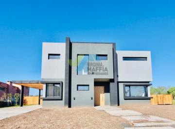 Casa · 220m² · 5 Ambientes · 2 Cocheras · Casa en Venta en Medal Cc Al Golf Pilar, G. B. a. Zona Norte
