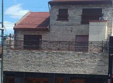 Casa de 5 ambientes, Lomas de Zamora · Casa en Alquiler de 3 Dorm. en Banfield