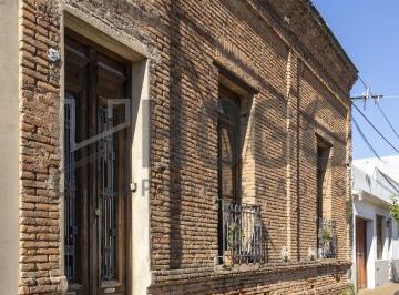 HOG-HOG-1386_2 · Areco - Casa Casco Histórico a Refaccionar 3 Hab y Pileta