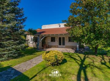 Casa · 1247m² · 1 Dormitorio · Propiedad Sobre Tres Lotes en El Barrio Bosque Alegre