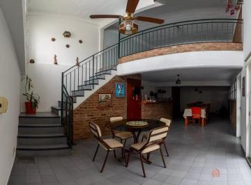 Casa · 240m² · 5 Ambientes · Casa en Venta. Impecable - Retasada. Llavallol.